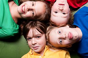 Photo: 4 children head-to-head in colourful clothes